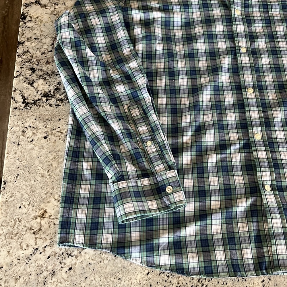 Vineyard Vines Men’s Classic Fit Tucker Shirt - Picture 3 of 5